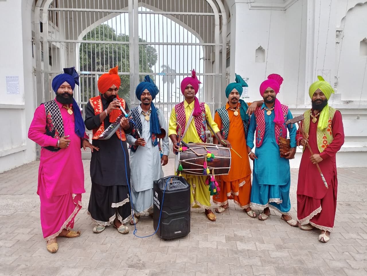 Gidda group with dhol & algoze